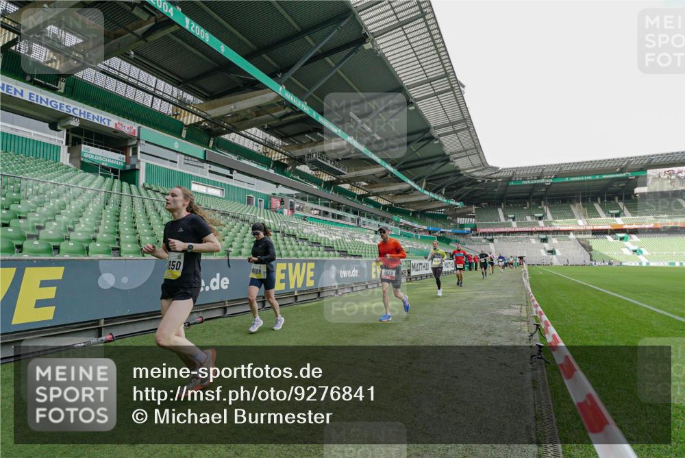 05.10.2025 - 20. swb-Marathon Bremen Michael Burmester http://msf.ph/oto/9276841 05.10.2025 10:27:54 Laufen im Stadion 1138, 7414, 9200, 9206, 9223, 9244, 9339, 9397, 9413, 9500, 9546, 9670, 9709, 9711, 10177, 10211, 10319, 10382, 10452, 10509, 10637, 10639, 10661, 10667, 10676, 10688, 10818, 10822, 10850, 10858, 10947, 11074, 11167, 11189, 11268, 11299, 11327, 11446, 11462, 11628, 11659, 11678, 11705, 28, 9270, 9351, 9362, 9678, 9876, 9885, 9961, 10091, 10092, 10277, 10351, 10411, 10568, 10634, 10750, 10792, 10898, 11362, 11645, 11683 meine-sportfotos.de
