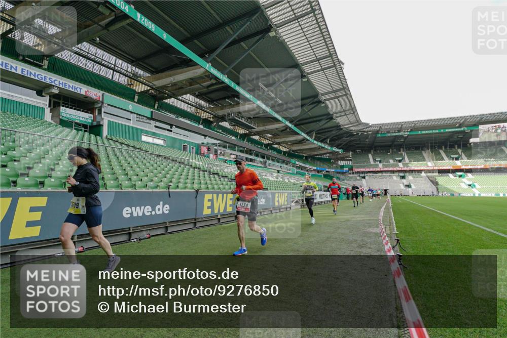 05.10.2025 - 20. swb-Marathon Bremen Michael Burmester http://msf.ph/oto/9276850 05.10.2025 10:27:54 Laufen im Stadion 1138, 7414, 9200, 9206, 9223, 9244, 9339, 9397, 9413, 9500, 9546, 9670, 9709, 9711, 10177, 10211, 10319, 10382, 10452, 10509, 10637, 10639, 10661, 10667, 10676, 10688, 10818, 10822, 10850, 10858, 10947, 11074, 11167, 11189, 11268, 11299, 11327, 11446, 11462, 11628, 11659, 11678, 11705, 28, 9270, 9351, 9362, 9678, 9876, 9885, 9961, 10091, 10092, 10277, 10351, 10411, 10568, 10634, 10750, 10792, 10898, 11362, 11645, 11683 meine-sportfotos.de