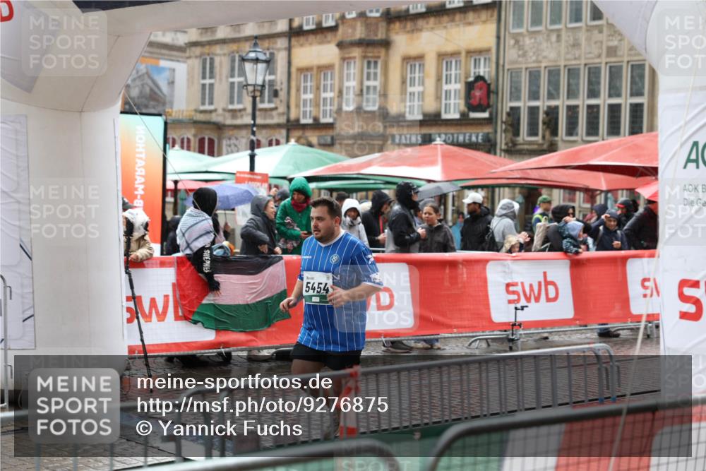 05.10.2025 - 20. swb-Marathon Bremen Yannick Fuchs http://msf.ph/oto/9276875 05.10.2025 14:56:48 Ziel 41, 5454 meine-sportfotos.de