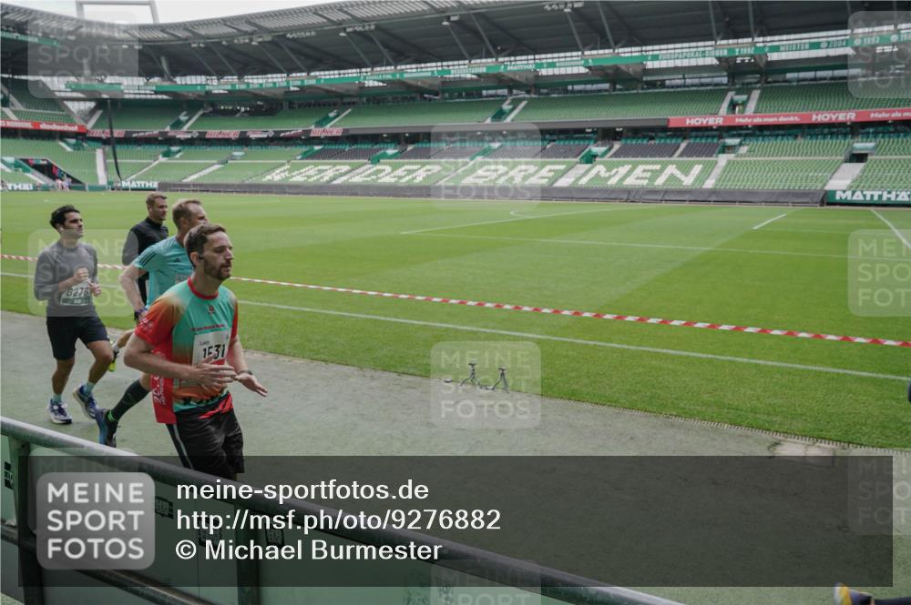 05.10.2025 - 20. swb-Marathon Bremen Michael Burmester http://msf.ph/oto/9276882 05.10.2025 12:55:31 Laufen im Stadion 78, 124, 169, 240, 319, 663, 760, 944, 1261, 1326, 1490, 1531, 1737, 1774, 1825, 1910, 1931, 1945, 2022, 2162, 2431, 2459, 2490, 2494, 2605, 2642, 2716, 2884, 2942, 3074, 3489, 3515, 3519, 3612, 3838, 3944, 4079, 4116, 4149, 4195, 4212, 4456, 4672, 4771, 4796, 4816, 4823, 4853, 4919, 5034, 5093, 5152, 5177, 5289, 5484, 5554, 5615, 5691, 5719, 5833, 5907, 6048, 6106, 6184, 6276, 6515, 6527, 6570, 6615, 6649, 6744, 6820, 6937, 7052, 8060, 82, 104 meine-sportfotos.de