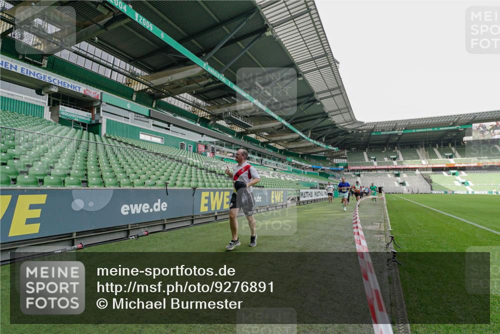 05.10.2025 - 20. swb-Marathon Bremen Michael Burmester http://msf.ph/oto/9276891 05.10.2025 10:28:02 Laufen im Stadion 1138, 7414, 9200, 9206, 9207, 9216, 9222, 9223, 9244, 9293, 9339, 9366, 9377, 9397, 9406, 9413, 9546, 9670, 10047, 10177, 10211, 10266, 10319, 10350, 10382, 10428, 10452, 10509, 10637, 10661, 10667, 10676, 10688, 10818, 10822, 10850, 10858, 10953, 11104, 11167, 11189, 11244, 11268, 11299, 11327, 11446, 11462, 11498, 11513, 11579, 11628, 11659, 11678, 11705, 28, 9270, 9339, 9351, 9500, 9709, 9711, 9885, 9961, 10568, 10634, 10639, 10750, 10898, 10947 meine-sportfotos.de