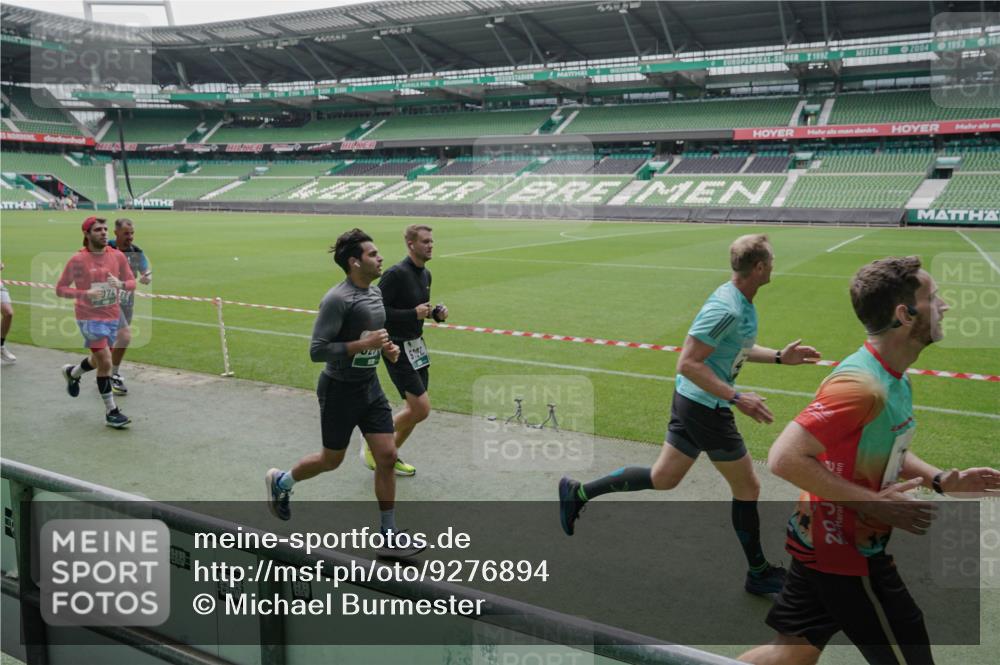05.10.2025 - 20. swb-Marathon Bremen Michael Burmester http://msf.ph/oto/9276894 05.10.2025 12:55:32 Laufen im Stadion 78, 124, 169, 240, 319, 663, 760, 944, 1261, 1326, 1490, 1531, 1737, 1774, 1825, 1910, 1931, 1945, 2022, 2162, 2431, 2459, 2490, 2494, 2605, 2642, 2716, 2884, 2942, 3074, 3489, 3515, 3519, 3612, 3838, 3944, 4079, 4116, 4149, 4195, 4212, 4456, 4672, 4771, 4796, 4816, 4823, 4853, 4919, 5034, 5093, 5152, 5177, 5289, 5484, 5554, 5615, 5691, 5719, 5833, 5907, 6048, 6106, 6184, 6276, 6515, 6527, 6570, 6615, 6649, 6744, 6820, 6937, 7052, 8060, 82, 104 meine-sportfotos.de