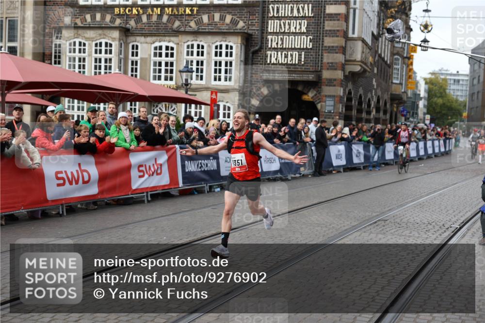 05.10.2025 - 20. swb-Marathon Bremen Yannick Fuchs http://msf.ph/oto/9276902 05.10.2025 12:38:48 Ziel 7, 1351 meine-sportfotos.de