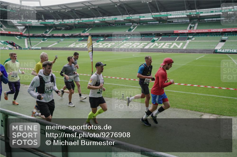 05.10.2025 - 20. swb-Marathon Bremen Michael Burmester http://msf.ph/oto/9276908 05.10.2025 12:55:33 Laufen im Stadion 78, 124, 169, 240, 319, 663, 760, 944, 1261, 1326, 1490, 1531, 1737, 1774, 1825, 1910, 1931, 1945, 2022, 2162, 2431, 2459, 2490, 2494, 2605, 2642, 2716, 2884, 2942, 3074, 3489, 3515, 3519, 3612, 3749, 3838, 3944, 4079, 4116, 4149, 4195, 4212, 4456, 4672, 4771, 4796, 4816, 4823, 4853, 4919, 5034, 5093, 5152, 5177, 5289, 5484, 5554, 5615, 5691, 5719, 5833, 5907, 6048, 6106, 6184, 6276, 6515, 6527, 6570, 6615, 6649, 6744, 6820, 6937, 7052, 8060, 82, 104 meine-sportfotos.de