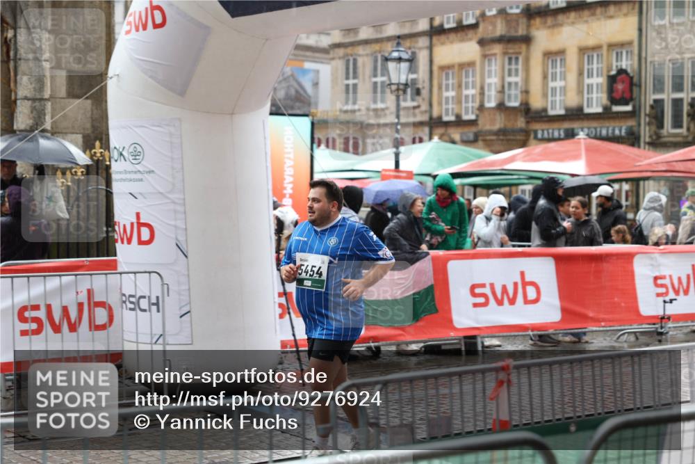 05.10.2025 - 20. swb-Marathon Bremen Yannick Fuchs http://msf.ph/oto/9276924 05.10.2025 14:56:48 Ziel 41, 5454 meine-sportfotos.de
