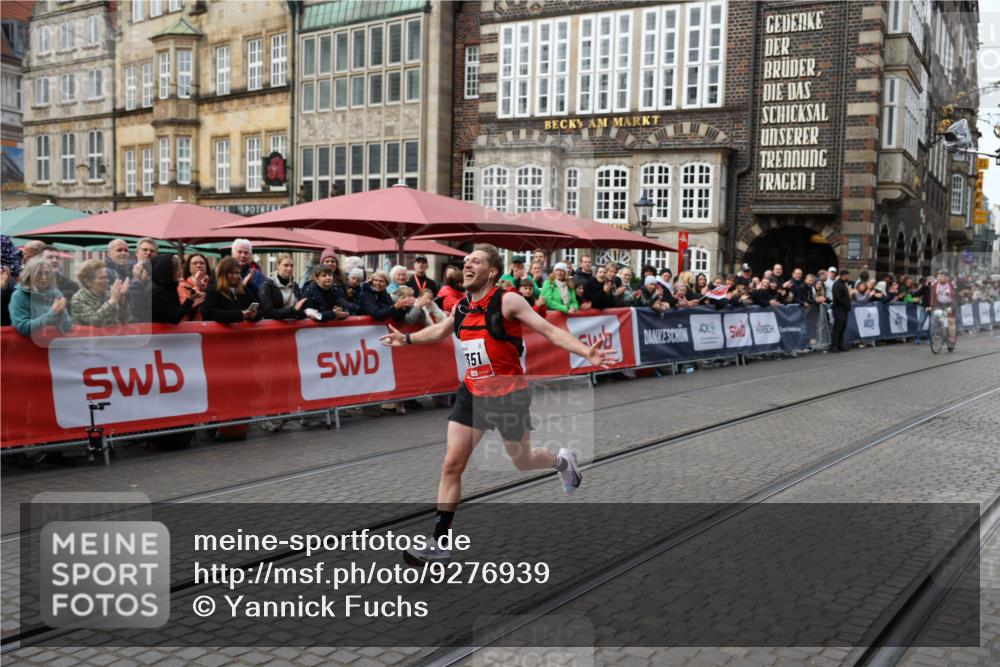 05.10.2025 - 20. swb-Marathon Bremen Yannick Fuchs http://msf.ph/oto/9276939 05.10.2025 12:38:48 Ziel 7, 1351 meine-sportfotos.de