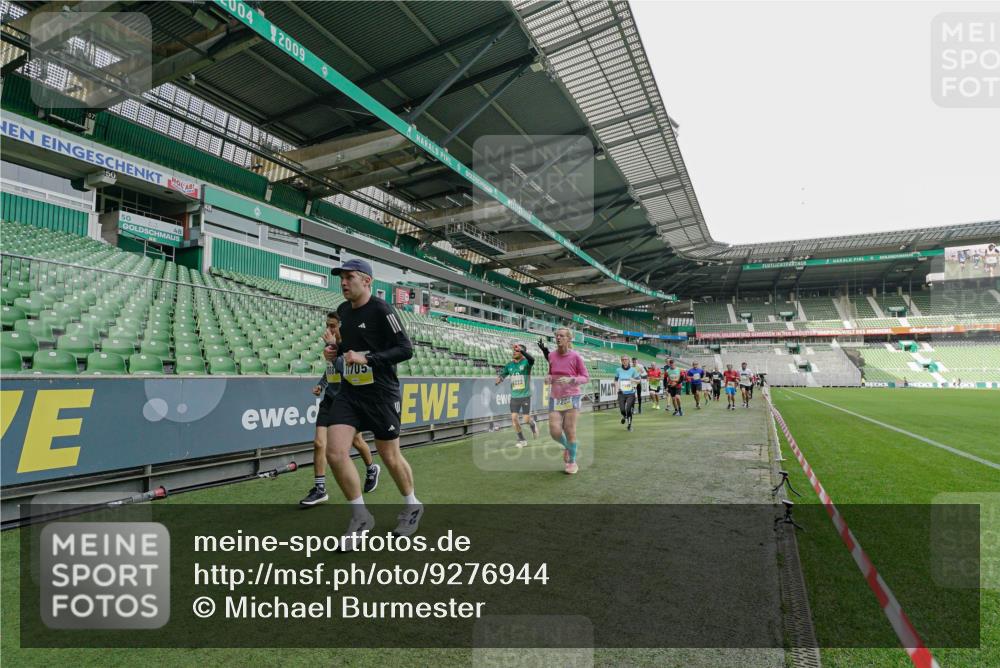 05.10.2025 - 20. swb-Marathon Bremen Michael Burmester http://msf.ph/oto/9276944 05.10.2025 10:28:11 Laufen im Stadion 1138, 7414, 9200, 9206, 9207, 9216, 9222, 9223, 9244, 9293, 9298, 9366, 9377, 9397, 9406, 9413, 9546, 9665, 9706, 9955, 10047, 10177, 10211, 10266, 10268, 10303, 10319, 10350, 10382, 10428, 10452, 10509, 10637, 10661, 10667, 10676, 10688, 10789, 10850, 10858, 10931, 10953, 11104, 11167, 11189, 11244, 11268, 11299, 11327, 11462, 11498, 11513, 11579, 11628, 11678, 11705, 9339, 9500, 9670, 9709, 9711, 10634, 10639, 10750, 10947 meine-sportfotos.de