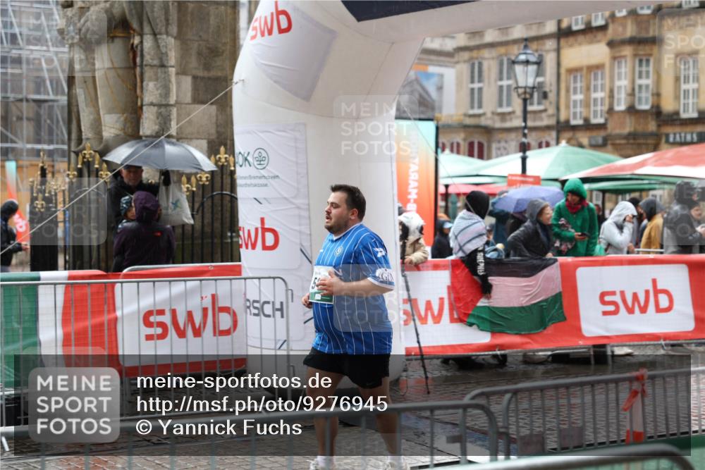 05.10.2025 - 20. swb-Marathon Bremen Yannick Fuchs http://msf.ph/oto/9276945 05.10.2025 14:56:49 Ziel 41, 5454 meine-sportfotos.de