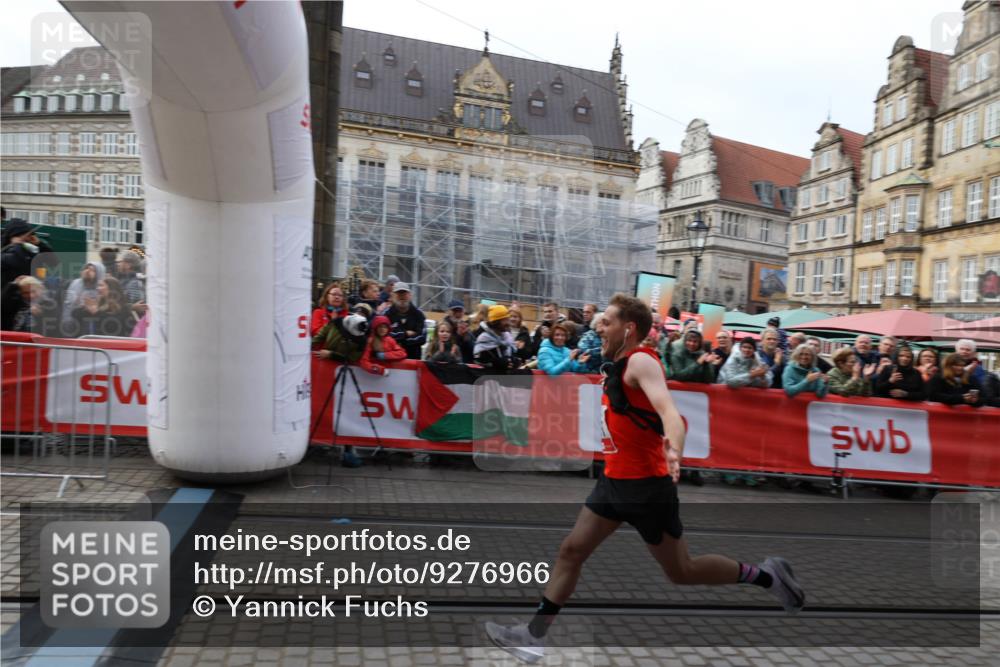 05.10.2025 - 20. swb-Marathon Bremen Yannick Fuchs http://msf.ph/oto/9276966 05.10.2025 12:38:49 Ziel 7, 1351 meine-sportfotos.de