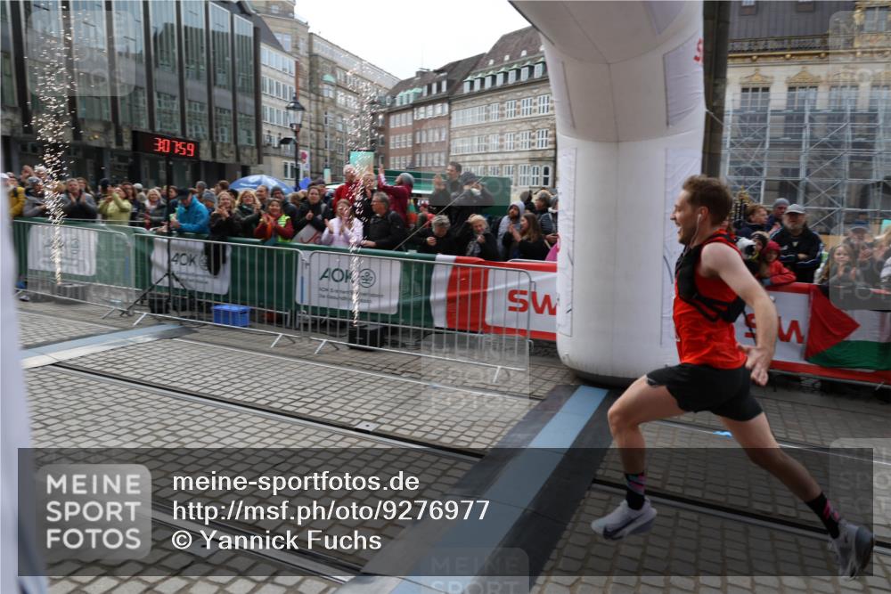 05.10.2025 - 20. swb-Marathon Bremen Yannick Fuchs http://msf.ph/oto/9276977 05.10.2025 12:38:49 Ziel 7, 1351 meine-sportfotos.de