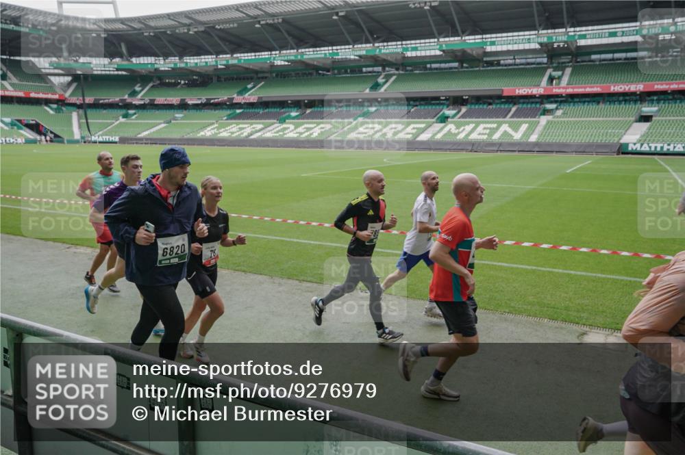 05.10.2025 - 20. swb-Marathon Bremen Michael Burmester http://msf.ph/oto/9276979 05.10.2025 12:55:37 Laufen im Stadion 78, 124, 240, 663, 760, 984, 1261, 1326, 1490, 1531, 1737, 1774, 1825, 1910, 1931, 2022, 2162, 2431, 2459, 2490, 2494, 2605, 2642, 2716, 2884, 2942, 3074, 3489, 3515, 3519, 3612, 3749, 3838, 3944, 4079, 4116, 4149, 4195, 4212, 4288, 4432, 4456, 4771, 4796, 4823, 4853, 4919, 5034, 5093, 5152, 5177, 5289, 5484, 5554, 5615, 5691, 5719, 5833, 5907, 6048, 6106, 6184, 6276, 6515, 6527, 6570, 6615, 6649, 6744, 6820, 6937, 8060, 8144, 82, 104, 124, 169 meine-sportfotos.de