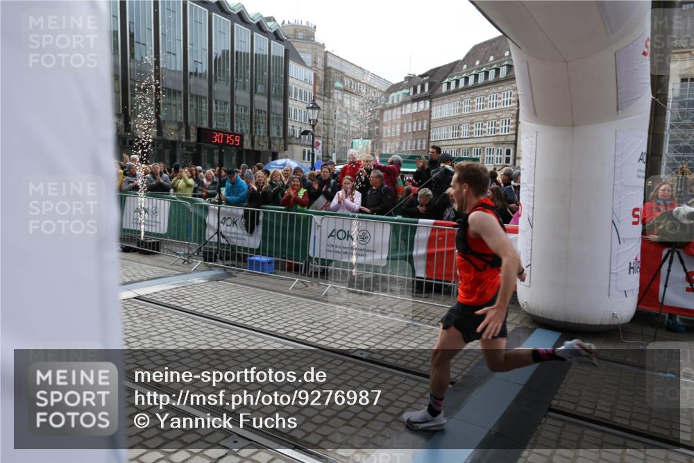 05.10.2025 - 20. swb-Marathon Bremen Yannick Fuchs http://msf.ph/oto/9276987 05.10.2025 12:38:49 Ziel 7, 1351 meine-sportfotos.de