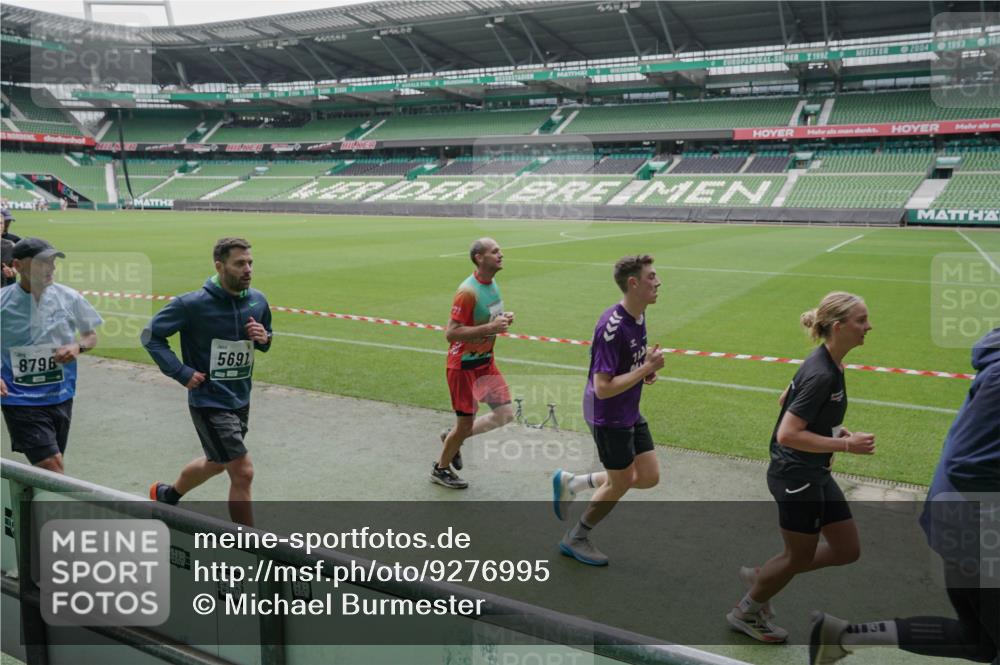 05.10.2025 - 20. swb-Marathon Bremen Michael Burmester http://msf.ph/oto/9276995 05.10.2025 12:55:38 Laufen im Stadion 78, 240, 663, 760, 984, 1261, 1326, 1490, 1531, 1737, 1774, 1825, 1910, 1931, 2022, 2162, 2431, 2459, 2490, 2494, 2605, 2642, 2716, 2884, 2942, 3074, 3489, 3515, 3519, 3612, 3749, 3838, 3944, 4079, 4116, 4149, 4195, 4212, 4288, 4432, 4456, 4771, 4796, 4823, 4853, 4919, 5034, 5093, 5152, 5177, 5289, 5484, 5554, 5615, 5691, 5719, 5833, 5907, 6048, 6106, 6184, 6276, 6515, 6527, 6570, 6615, 6649, 6744, 6820, 6937, 8060, 8144, 82, 104, 124, 169 meine-sportfotos.de