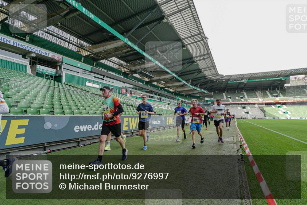 05.10.2025 - 20. swb-Marathon Bremen Michael Burmester http://msf.ph/oto/9276997 05.10.2025 10:28:16 Laufen im Stadion 1138, 7414, 9200, 9206, 9207, 9216, 9222, 9223, 9244, 9293, 9298, 9366, 9377, 9397, 9406, 9413, 9546, 9562, 9665, 9706, 9955, 10047, 10109, 10177, 10211, 10266, 10268, 10303, 10319, 10350, 10382, 10428, 10452, 10509, 10519, 10637, 10661, 10667, 10676, 10688, 10789, 10850, 10858, 10875, 10931, 10953, 10973, 11104, 11167, 11189, 11244, 11248, 11268, 11299, 11327, 11330, 11357, 11462, 11498, 11513, 11561, 11579, 11628, 11705, 9339, 9500, 9670, 9711, 10639 meine-sportfotos.de