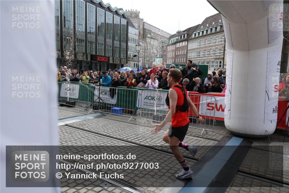 05.10.2025 - 20. swb-Marathon Bremen Yannick Fuchs http://msf.ph/oto/9277003 05.10.2025 12:38:50 Ziel 1351 meine-sportfotos.de