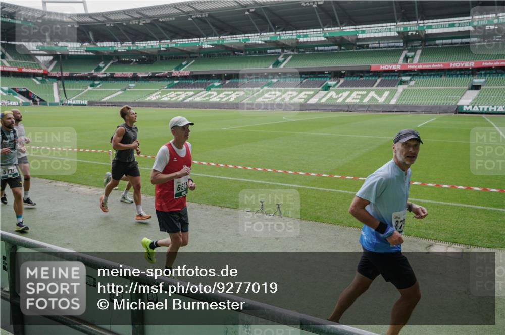 05.10.2025 - 20. swb-Marathon Bremen Michael Burmester http://msf.ph/oto/9277019 05.10.2025 12:55:39 Laufen im Stadion 78, 240, 663, 760, 984, 1261, 1326, 1490, 1531, 1737, 1774, 1825, 1910, 1931, 2022, 2162, 2431, 2459, 2490, 2494, 2605, 2642, 2716, 2884, 2942, 3074, 3489, 3515, 3519, 3612, 3749, 3838, 3944, 4079, 4116, 4149, 4195, 4212, 4288, 4432, 4456, 4771, 4796, 4823, 4853, 4919, 5034, 5093, 5152, 5177, 5289, 5484, 5554, 5615, 5691, 5719, 5833, 5907, 6048, 6106, 6184, 6276, 6515, 6527, 6570, 6615, 6649, 6744, 6820, 6937, 8060, 8144, 82, 104, 124, 169 meine-sportfotos.de