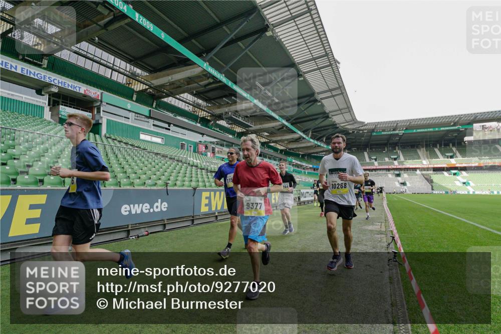 05.10.2025 - 20. swb-Marathon Bremen Michael Burmester http://msf.ph/oto/9277020 05.10.2025 10:28:17 Laufen im Stadion 1138, 7414, 9200, 9206, 9207, 9216, 9222, 9223, 9244, 9293, 9298, 9366, 9377, 9397, 9406, 9413, 9546, 9562, 9665, 9706, 9955, 10047, 10109, 10177, 10211, 10266, 10268, 10303, 10319, 10350, 10382, 10428, 10452, 10509, 10519, 10637, 10661, 10667, 10676, 10688, 10789, 10850, 10858, 10875, 10931, 10953, 10973, 11104, 11167, 11189, 11244, 11248, 11268, 11299, 11327, 11330, 11357, 11462, 11498, 11513, 11561, 11579, 11628, 11705, 9339, 9670, 10637 meine-sportfotos.de