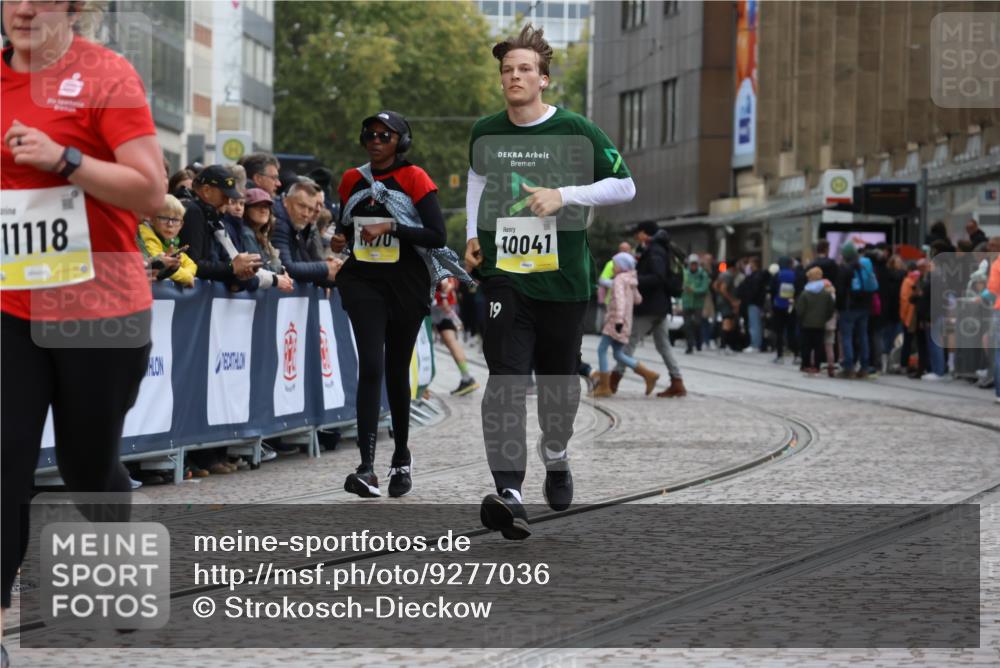 05.10.2025 - 20. swb-Marathon Bremen Strokosch-Dieckow http://msf.ph/oto/9277036 05.10.2025 11:12:58 Ziel 10041, 11118, 11494 meine-sportfotos.de