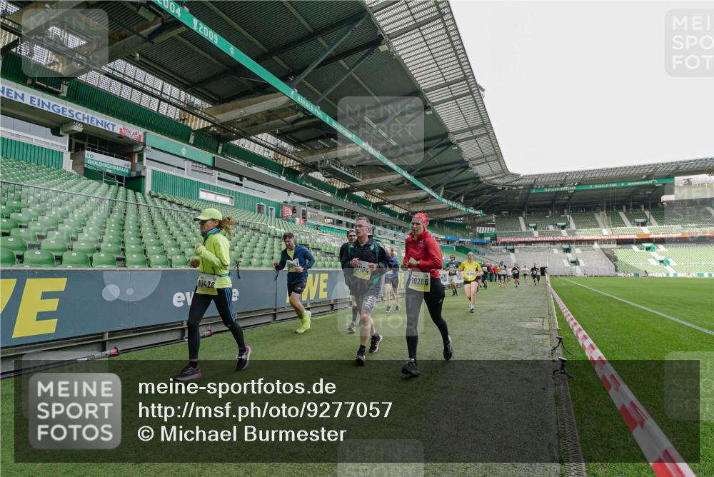05.10.2025 - 20. swb-Marathon Bremen Michael Burmester http://msf.ph/oto/9277057 05.10.2025 10:28:21 Laufen im Stadion 1138, 7414, 9200, 9206, 9207, 9216, 9222, 9223, 9244, 9293, 9298, 9366, 9377, 9397, 9404, 9406, 9413, 9546, 9562, 9665, 9706, 9810, 9955, 10047, 10109, 10131, 10177, 10211, 10266, 10268, 10303, 10319, 10350, 10382, 10428, 10509, 10519, 10661, 10667, 10676, 10688, 10789, 10850, 10858, 10875, 10931, 10953, 10973, 11104, 11167, 11189, 11244, 11248, 11268, 11299, 11327, 11330, 11357, 11462, 11498, 11513, 11561, 11579, 11628, 11705, 9339, 9670, 10452, 10637 meine-sportfotos.de