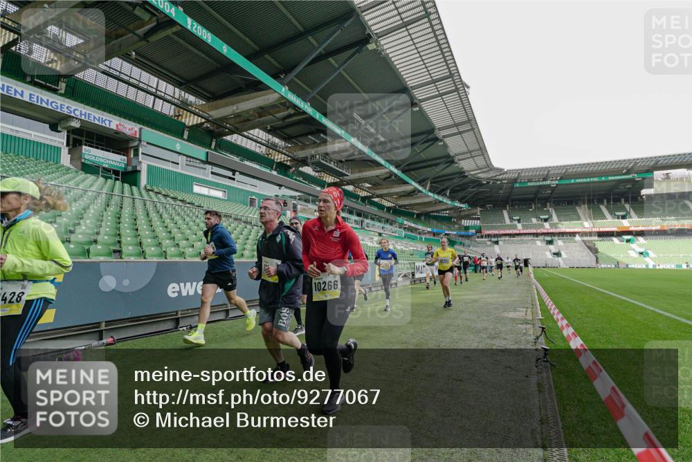 05.10.2025 - 20. swb-Marathon Bremen Michael Burmester http://msf.ph/oto/9277067 05.10.2025 10:28:21 Laufen im Stadion 1138, 7414, 9200, 9206, 9207, 9216, 9222, 9223, 9244, 9293, 9298, 9366, 9377, 9397, 9404, 9406, 9413, 9546, 9562, 9665, 9706, 9810, 9955, 10047, 10109, 10131, 10177, 10211, 10266, 10268, 10303, 10319, 10350, 10382, 10428, 10509, 10519, 10661, 10667, 10676, 10688, 10789, 10850, 10858, 10875, 10931, 10953, 10973, 11104, 11167, 11189, 11244, 11248, 11268, 11299, 11327, 11330, 11357, 11462, 11498, 11513, 11561, 11579, 11628, 11705, 9339, 9670, 10452, 10637 meine-sportfotos.de