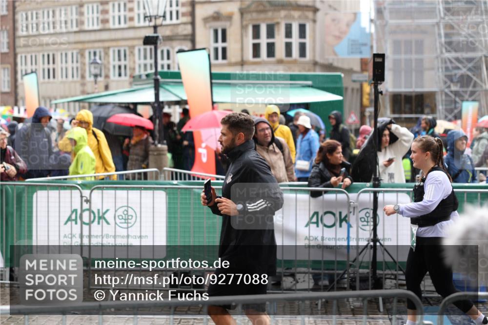 05.10.2025 - 20. swb-Marathon Bremen Yannick Fuchs http://msf.ph/oto/9277088 05.10.2025 14:57:21 Ziel 5296, 10181 meine-sportfotos.de