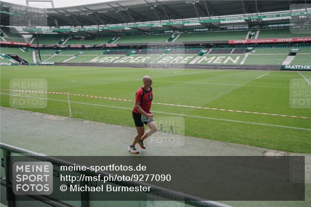 05.10.2025 - 20. swb-Marathon Bremen Michael Burmester http://msf.ph/oto/9277090 05.10.2025 12:55:49 Laufen im Stadion 78, 240, 325, 663, 760, 984, 989, 1261, 1326, 1490, 1531, 1737, 1774, 1825, 1910, 1931, 2022, 2134, 2162, 2459, 2490, 2605, 2716, 2884, 2942, 3074, 3161, 3489, 3515, 3519, 3612, 3749, 3838, 3944, 4052, 4079, 4116, 4149, 4195, 4212, 4288, 4432, 4456, 4771, 4796, 4823, 4853, 5034, 5093, 5152, 5177, 5289, 5370, 5484, 5490, 5554, 5615, 5691, 5719, 5833, 5907, 6048, 6070, 6106, 6276, 6441, 6515, 6527, 6570, 6615, 6649, 6744, 6797, 6820, 6937, 8060, 8144, 8222, 82, 124, 169 meine-sportfotos.de