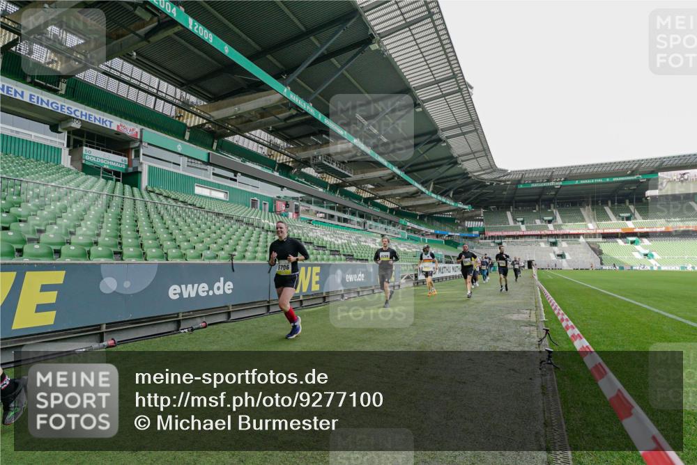 05.10.2025 - 20. swb-Marathon Bremen Michael Burmester http://msf.ph/oto/9277100 05.10.2025 10:28:26 Laufen im Stadion 1138, 7414, 9200, 9206, 9207, 9216, 9222, 9223, 9244, 9293, 9298, 9366, 9377, 9397, 9404, 9406, 9413, 9546, 9562, 9665, 9706, 9810, 9955, 10047, 10109, 10131, 10177, 10211, 10266, 10268, 10303, 10319, 10350, 10382, 10428, 10509, 10519, 10661, 10667, 10688, 10789, 10850, 10858, 10875, 10931, 10953, 10973, 11104, 11189, 11244, 11248, 11268, 11327, 11330, 11357, 11462, 11498, 11513, 11561, 11579, 11628, 11705, 10452, 10637, 10676, 11167 meine-sportfotos.de