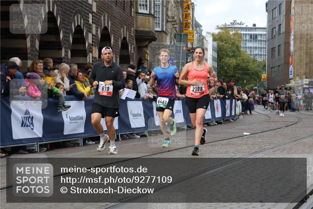 05.10.2025 - 20. swb-Marathon Bremen Strokosch-Dieckow http://msf.ph/oto/9277109 05.10.2025 13:04:49 Ziel 819, 2057, 2188, 6463 meine-sportfotos.de