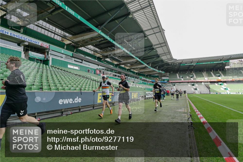 05.10.2025 - 20. swb-Marathon Bremen Michael Burmester http://msf.ph/oto/9277119 05.10.2025 10:28:28 Laufen im Stadion 1138, 7414, 9200, 9206, 9207, 9216, 9222, 9223, 9244, 9293, 9298, 9366, 9377, 9397, 9404, 9406, 9413, 9546, 9562, 9665, 9706, 9810, 9955, 10047, 10109, 10131, 10177, 10211, 10266, 10268, 10303, 10319, 10350, 10382, 10428, 10509, 10519, 10661, 10667, 10688, 10789, 10850, 10858, 10875, 10931, 10953, 10973, 11104, 11189, 11244, 11248, 11268, 11327, 11330, 11357, 11462, 11498, 11513, 11561, 11579, 11628, 11705, 10452, 10637, 10676, 11167 meine-sportfotos.de