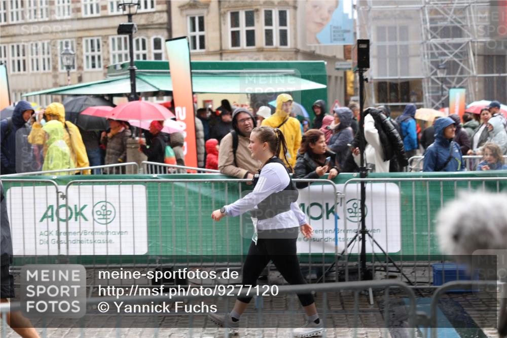 05.10.2025 - 20. swb-Marathon Bremen Yannick Fuchs http://msf.ph/oto/9277120 05.10.2025 14:57:22 Ziel 5296, 10181 meine-sportfotos.de