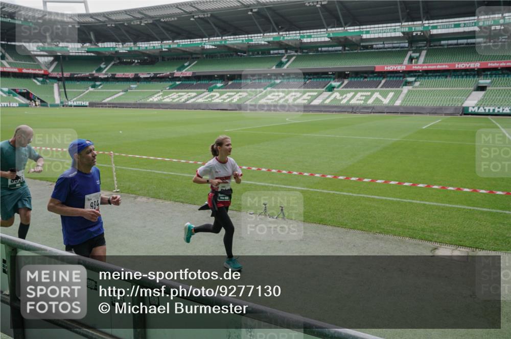 05.10.2025 - 20. swb-Marathon Bremen Michael Burmester http://msf.ph/oto/9277130 05.10.2025 12:55:56 Laufen im Stadion 78, 240, 325, 760, 830, 901, 984, 989, 1261, 1326, 1490, 1531, 1774, 1825, 1910, 1931, 2022, 2134, 2149, 2162, 2459, 2490, 2605, 2716, 2884, 2942, 3074, 3161, 3489, 3515, 3519, 3612, 3749, 3838, 3944, 4052, 4079, 4116, 4149, 4195, 4212, 4288, 4432, 4456, 4485, 4796, 4853, 5093, 5152, 5177, 5289, 5370, 5484, 5490, 5554, 5615, 5691, 5719, 5833, 5907, 6048, 6070, 6106, 6276, 6441, 6515, 6570, 6615, 6689, 6744, 6797, 6820, 6937, 8060, 8144, 8222, 124, 6527 meine-sportfotos.de