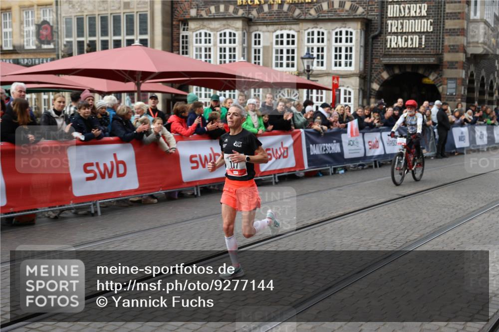 05.10.2025 - 20. swb-Marathon Bremen Yannick Fuchs http://msf.ph/oto/9277144 05.10.2025 12:38:55 Ziel 117, 1351 meine-sportfotos.de