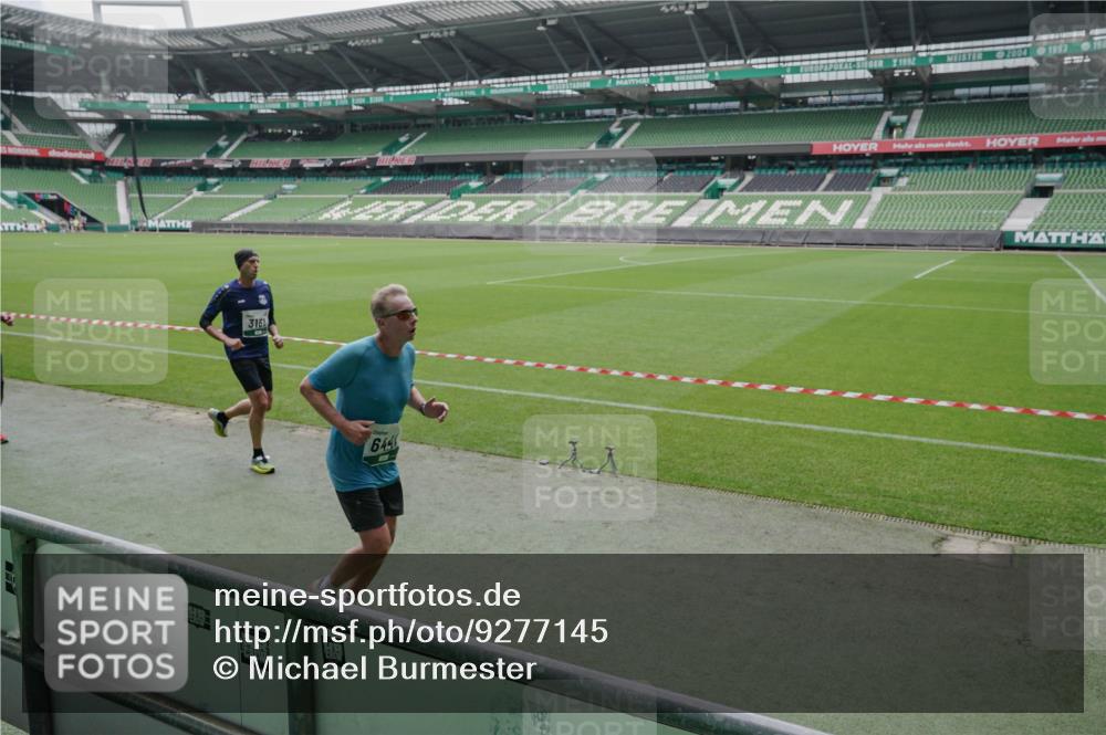 05.10.2025 - 20. swb-Marathon Bremen Michael Burmester http://msf.ph/oto/9277145 05.10.2025 12:55:58 Laufen im Stadion 78, 240, 325, 760, 830, 901, 984, 989, 1261, 1326, 1490, 1531, 1774, 1825, 1910, 1931, 2134, 2149, 2162, 2459, 2490, 2605, 2716, 2884, 2942, 3074, 3161, 3489, 3515, 3519, 3612, 3749, 3838, 3944, 4052, 4079, 4116, 4149, 4195, 4212, 4288, 4432, 4456, 4485, 4796, 4853, 5093, 5152, 5177, 5289, 5370, 5484, 5490, 5554, 5615, 5691, 5719, 5833, 5907, 6048, 6070, 6106, 6276, 6441, 6515, 6570, 6615, 6689, 6744, 6797, 6820, 6937, 8060, 8144, 8222, 6527 meine-sportfotos.de
