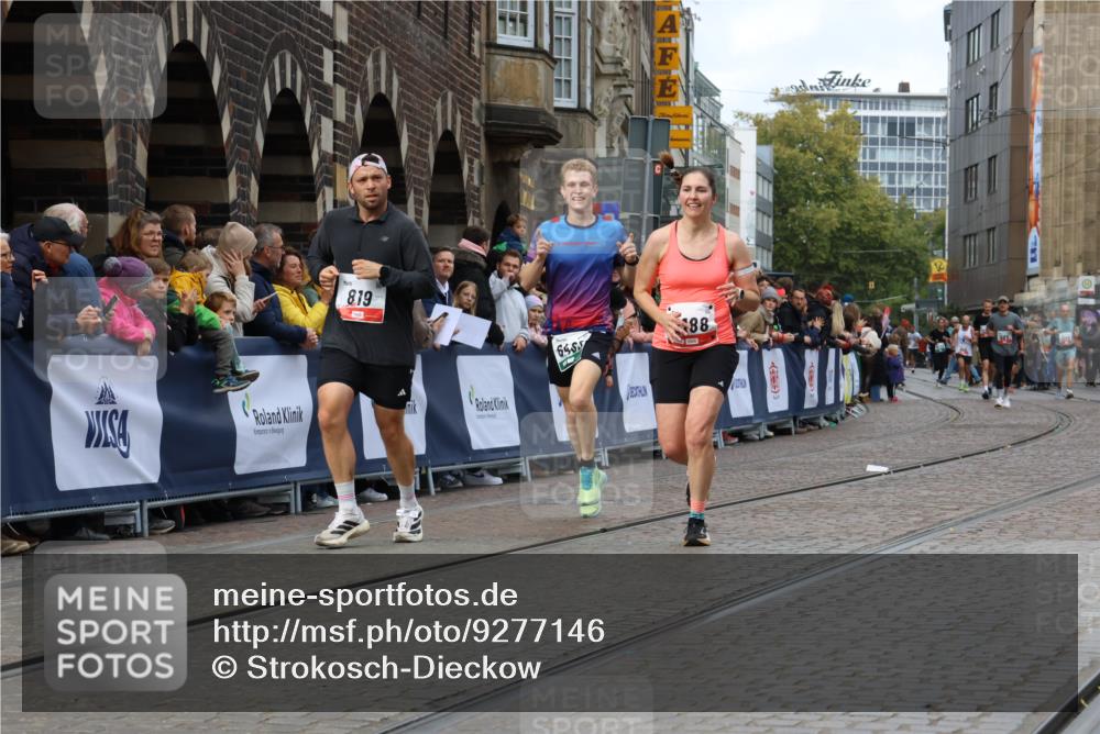 05.10.2025 - 20. swb-Marathon Bremen Strokosch-Dieckow http://msf.ph/oto/9277146 05.10.2025 13:04:49 Ziel 819, 2057, 2188, 6463 meine-sportfotos.de