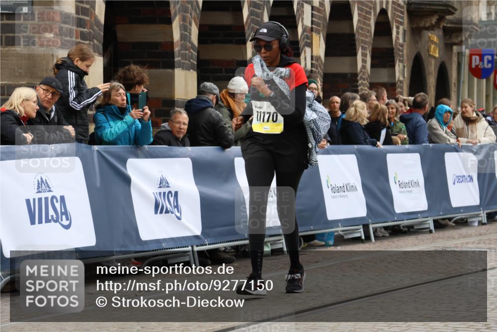 05.10.2025 - 20. swb-Marathon Bremen Strokosch-Dieckow http://msf.ph/oto/9277150 05.10.2025 11:13:04 Ziel 10041, 11170, 11494 meine-sportfotos.de