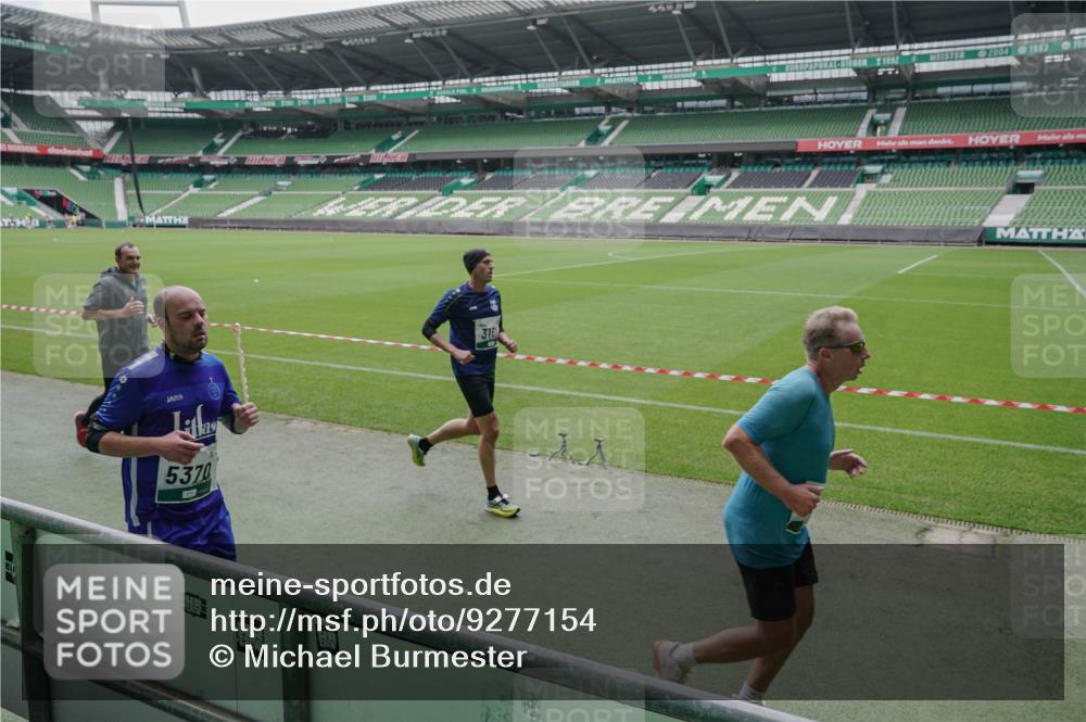 05.10.2025 - 20. swb-Marathon Bremen Michael Burmester http://msf.ph/oto/9277154 05.10.2025 12:55:59 Laufen im Stadion 78, 240, 325, 760, 830, 901, 984, 989, 1261, 1326, 1490, 1531, 1774, 1825, 1910, 1931, 2134, 2149, 2162, 2459, 2490, 2605, 2716, 2884, 2942, 3074, 3161, 3489, 3515, 3519, 3612, 3749, 3838, 3944, 4052, 4079, 4116, 4149, 4195, 4212, 4288, 4432, 4456, 4485, 4796, 4853, 5093, 5152, 5177, 5289, 5370, 5484, 5490, 5554, 5615, 5691, 5719, 5833, 5907, 6048, 6070, 6106, 6276, 6441, 6515, 6570, 6615, 6689, 6744, 6797, 6820, 6937, 7920, 8060, 8144, 8222, 6527 meine-sportfotos.de