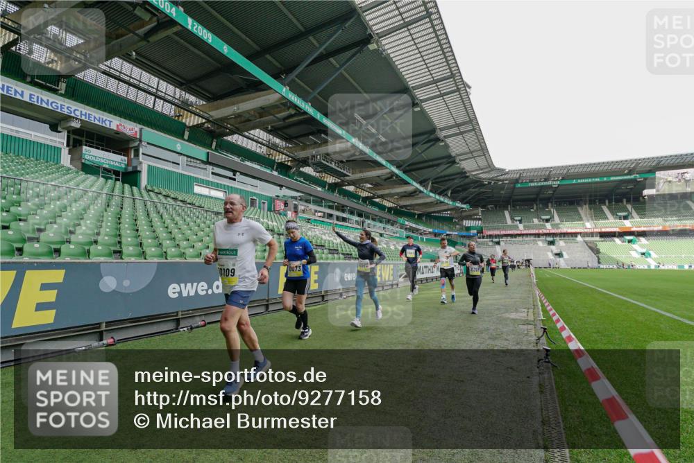 05.10.2025 - 20. swb-Marathon Bremen Michael Burmester http://msf.ph/oto/9277158 05.10.2025 10:28:32 Laufen im Stadion 1138, 7414, 9200, 9206, 9207, 9216, 9222, 9223, 9244, 9293, 9298, 9366, 9377, 9404, 9406, 9413, 9562, 9665, 9706, 9810, 9955, 10047, 10109, 10131, 10177, 10211, 10266, 10268, 10303, 10319, 10350, 10382, 10428, 10509, 10519, 10661, 10667, 10688, 10789, 10850, 10858, 10875, 10931, 10953, 10973, 11104, 11189, 11244, 11248, 11268, 11327, 11330, 11357, 11498, 11513, 11561, 11573, 11579, 11628, 11705, 9397, 9546, 10452, 10637, 10676, 11167 meine-sportfotos.de