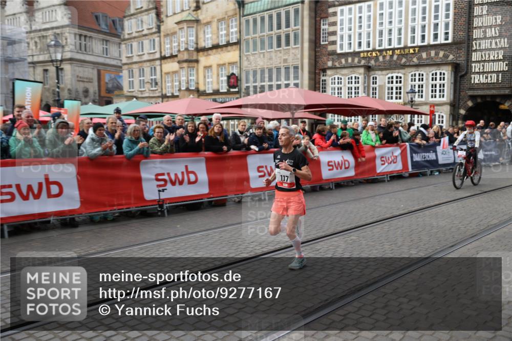 05.10.2025 - 20. swb-Marathon Bremen Yannick Fuchs http://msf.ph/oto/9277167 05.10.2025 12:38:55 Ziel 117, 1351 meine-sportfotos.de