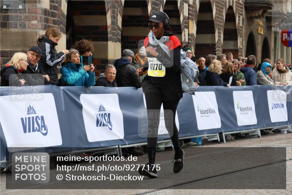 05.10.2025 - 20. swb-Marathon Bremen Strokosch-Dieckow http://msf.ph/oto/9277175 05.10.2025 11:13:04 Ziel 10041, 11170, 11494 meine-sportfotos.de