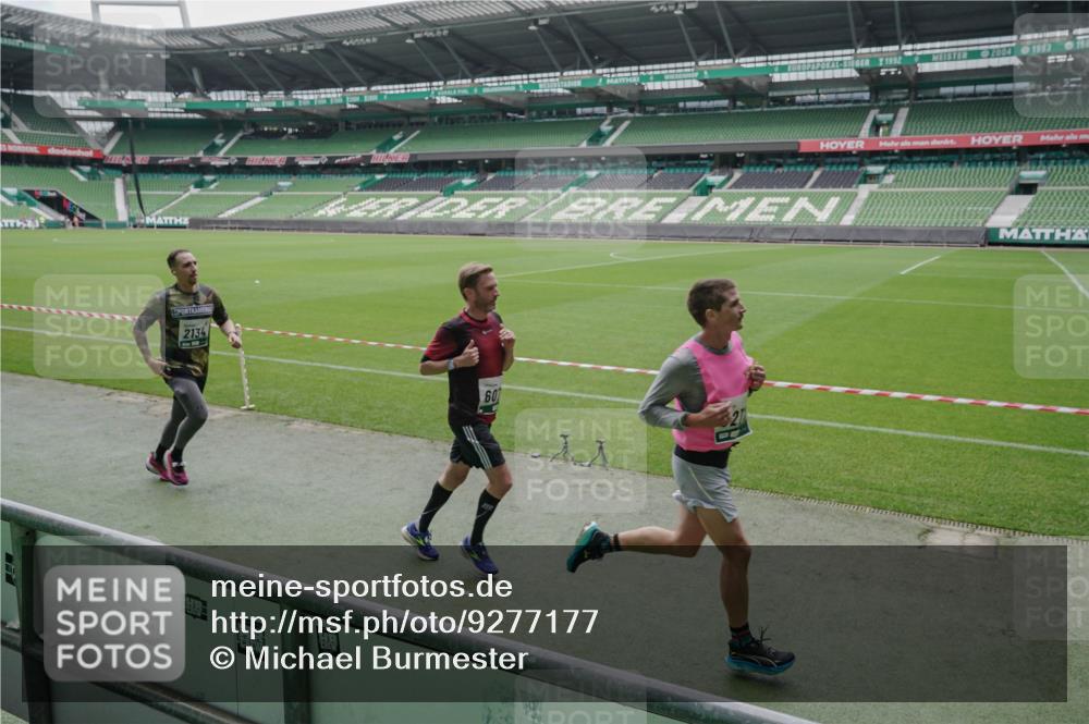 05.10.2025 - 20. swb-Marathon Bremen Michael Burmester http://msf.ph/oto/9277177 05.10.2025 12:56:01 Laufen im Stadion 78, 240, 325, 760, 830, 901, 984, 989, 1261, 1326, 1490, 1531, 1774, 1825, 1910, 1931, 2134, 2149, 2162, 2459, 2490, 2605, 2716, 2884, 2942, 3074, 3161, 3515, 3519, 3612, 3749, 3838, 3944, 4052, 4079, 4116, 4149, 4195, 4212, 4288, 4432, 4456, 4485, 4796, 4853, 5093, 5152, 5177, 5289, 5370, 5469, 5484, 5490, 5554, 5615, 5691, 5719, 5833, 5907, 6048, 6070, 6106, 6176, 6276, 6441, 6515, 6570, 6615, 6689, 6744, 6797, 6820, 6937, 7292, 7920, 8060, 8144, 8222, 6527 meine-sportfotos.de