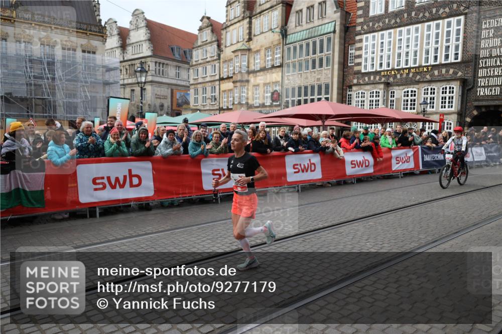 05.10.2025 - 20. swb-Marathon Bremen Yannick Fuchs http://msf.ph/oto/9277179 05.10.2025 12:38:56 Ziel 117, 1351 meine-sportfotos.de