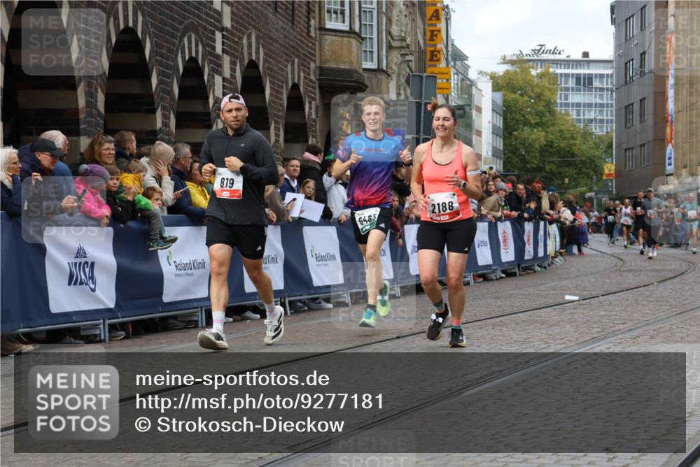 05.10.2025 - 20. swb-Marathon Bremen Strokosch-Dieckow http://msf.ph/oto/9277181 05.10.2025 13:04:49 Ziel 819, 2057, 2188, 6463 meine-sportfotos.de