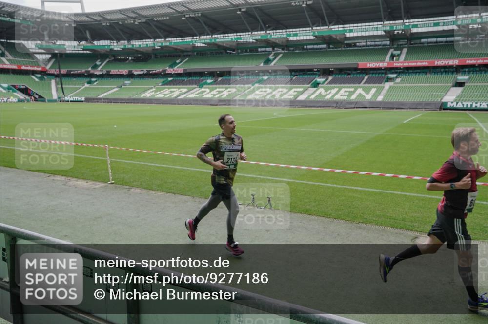 05.10.2025 - 20. swb-Marathon Bremen Michael Burmester http://msf.ph/oto/9277186 05.10.2025 12:56:02 Laufen im Stadion 78, 240, 325, 760, 830, 901, 984, 989, 1261, 1326, 1490, 1531, 1774, 1825, 1910, 1931, 2134, 2149, 2162, 2438, 2459, 2490, 2605, 2716, 2884, 2942, 3074, 3161, 3515, 3519, 3612, 3749, 3838, 3944, 4052, 4079, 4116, 4149, 4195, 4212, 4288, 4432, 4456, 4485, 4796, 4853, 5093, 5152, 5289, 5370, 5469, 5484, 5490, 5554, 5615, 5691, 5719, 5833, 6048, 6070, 6106, 6176, 6276, 6441, 6515, 6570, 6615, 6689, 6744, 6797, 6820, 6937, 7292, 7920, 8060, 8144, 8222, 6527 meine-sportfotos.de