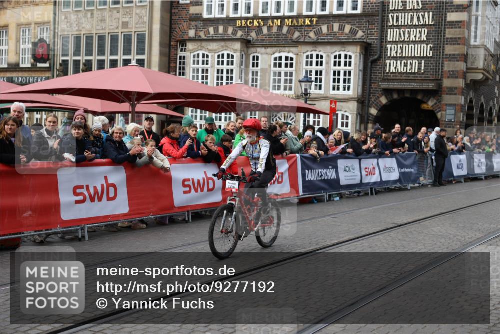 05.10.2025 - 20. swb-Marathon Bremen Yannick Fuchs http://msf.ph/oto/9277192 05.10.2025 12:38:57 Ziel 117 meine-sportfotos.de