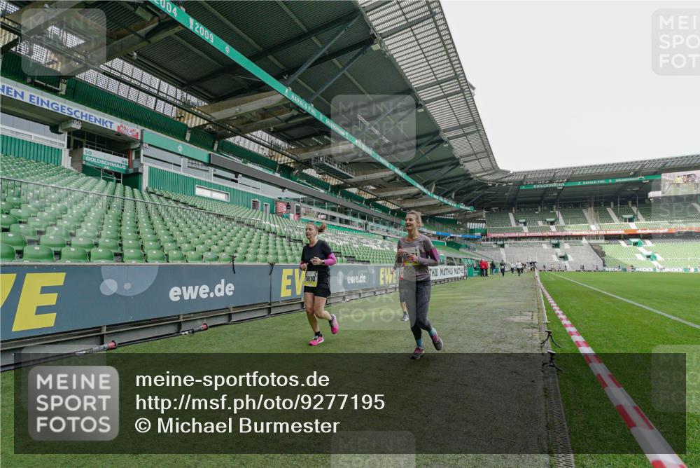05.10.2025 - 20. swb-Marathon Bremen Michael Burmester http://msf.ph/oto/9277195 05.10.2025 10:28:37 Laufen im Stadion 1138, 7414, 9200, 9206, 9207, 9216, 9222, 9223, 9244, 9293, 9298, 9366, 9377, 9404, 9406, 9413, 9562, 9665, 9706, 9810, 9955, 10047, 10062, 10109, 10131, 10177, 10211, 10266, 10268, 10303, 10319, 10350, 10382, 10428, 10519, 10667, 10688, 10789, 10850, 10875, 10888, 10931, 10953, 10973, 11104, 11244, 11248, 11268, 11292, 11330, 11357, 11498, 11513, 11561, 11573, 11579, 11628, 11637, 11705, 9397, 9546, 10452, 10509, 10637, 10661, 10676, 11167 meine-sportfotos.de