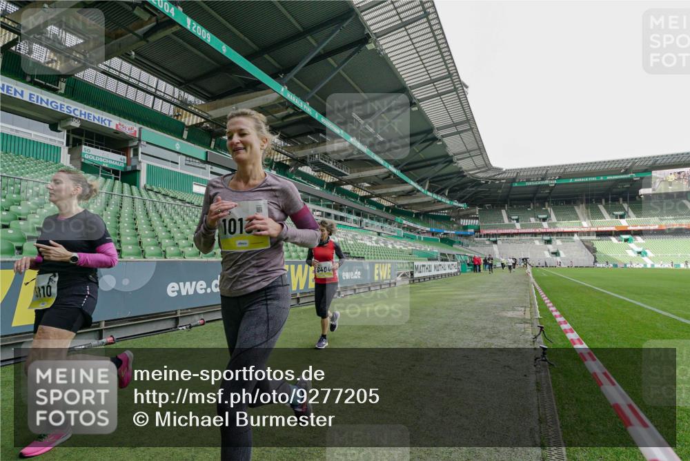 05.10.2025 - 20. swb-Marathon Bremen Michael Burmester http://msf.ph/oto/9277205 05.10.2025 10:28:38 Laufen im Stadion 1138, 7414, 9200, 9206, 9207, 9216, 9222, 9223, 9244, 9293, 9298, 9366, 9377, 9404, 9406, 9413, 9562, 9665, 9706, 9810, 9955, 10047, 10062, 10109, 10131, 10177, 10211, 10266, 10268, 10303, 10319, 10350, 10382, 10428, 10519, 10667, 10688, 10789, 10850, 10875, 10888, 10931, 10953, 10973, 11104, 11244, 11248, 11268, 11292, 11330, 11357, 11498, 11513, 11561, 11573, 11579, 11628, 11637, 11705, 9397, 9546, 10452, 10509, 10661, 10676, 11167 meine-sportfotos.de