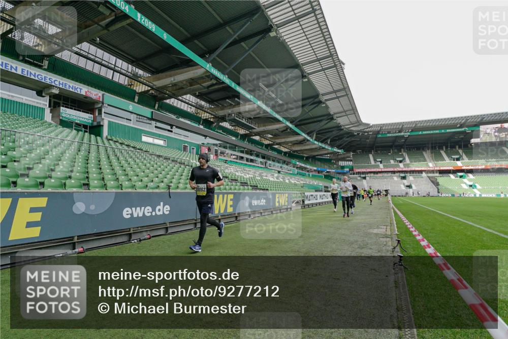 05.10.2025 - 20. swb-Marathon Bremen Michael Burmester http://msf.ph/oto/9277212 05.10.2025 10:28:48 Laufen im Stadion 9200, 9206, 9207, 9216, 9218, 9222, 9223, 9293, 9298, 9366, 9377, 9404, 9406, 9478, 9562, 9626, 9627, 9641, 9665, 9706, 9810, 9955, 10047, 10062, 10109, 10131, 10211, 10266, 10268, 10303, 10350, 10381, 10382, 10428, 10519, 10667, 10688, 10789, 10799, 10875, 10888, 10931, 10953, 10973, 11057, 11104, 11119, 11244, 11248, 11292, 11330, 11357, 11498, 11513, 11561, 11573, 11579, 11628, 11637, 11705, 1138, 7414, 9244, 9397, 9413, 9546, 10177, 10211, 10319, 10509, 10661 meine-sportfotos.de