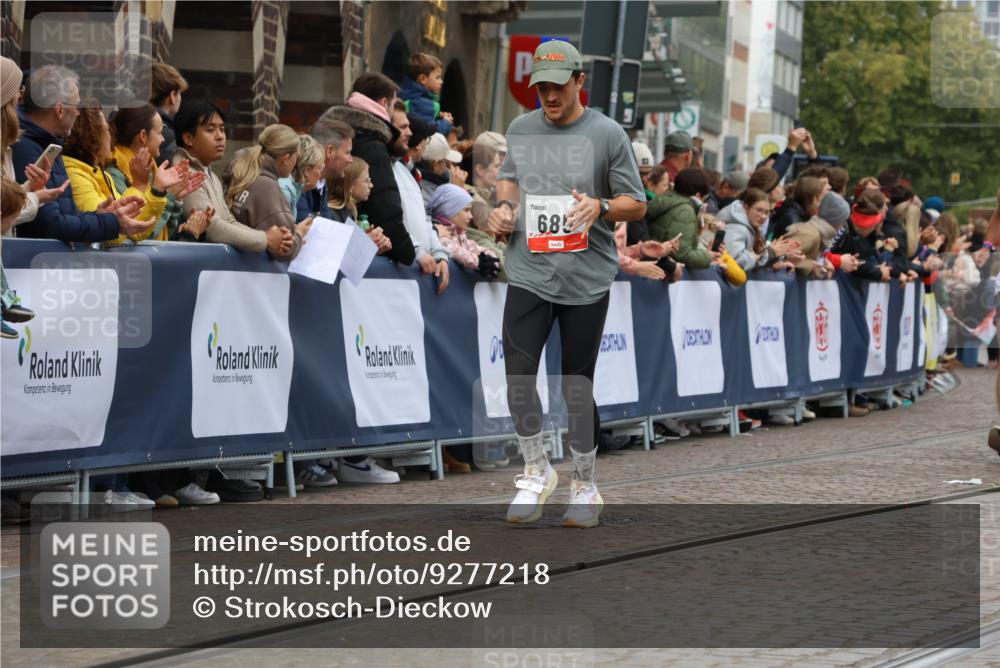 05.10.2025 - 20. swb-Marathon Bremen Strokosch-Dieckow http://msf.ph/oto/9277218 05.10.2025 13:05:01 Ziel 548, 685, 1123, 1196, 1631, 8729 meine-sportfotos.de