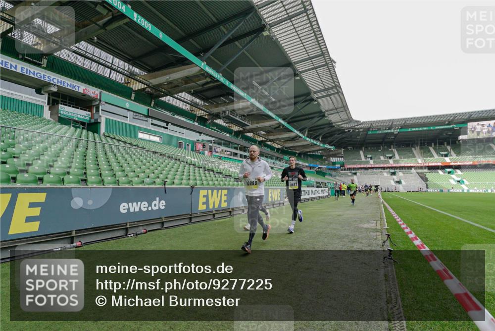 05.10.2025 - 20. swb-Marathon Bremen Michael Burmester http://msf.ph/oto/9277225 05.10.2025 10:28:50 Laufen im Stadion 9200, 9207, 9216, 9218, 9222, 9223, 9293, 9298, 9366, 9377, 9404, 9406, 9478, 9556, 9562, 9626, 9627, 9641, 9665, 9706, 9810, 9955, 10047, 10062, 10109, 10131, 10266, 10268, 10303, 10350, 10381, 10382, 10428, 10519, 10667, 10688, 10789, 10799, 10875, 10888, 10931, 10953, 10973, 11057, 11104, 11119, 11244, 11248, 11292, 11330, 11357, 11498, 11513, 11561, 11573, 11579, 11628, 11637, 11705, 1138, 7414, 9206, 9244, 9397, 9413, 10177, 10211, 10319, 10509, 10661 meine-sportfotos.de