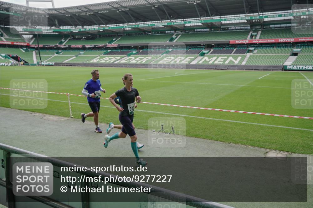05.10.2025 - 20. swb-Marathon Bremen Michael Burmester http://msf.ph/oto/9277227 05.10.2025 12:56:09 Laufen im Stadion 78, 240, 325, 760, 830, 901, 984, 989, 1261, 1380, 1490, 1531, 1679, 1774, 1825, 1931, 2134, 2149, 2162, 2263, 2438, 2459, 2490, 2605, 2884, 2942, 3074, 3161, 3392, 3515, 3519, 3612, 3749, 3944, 4052, 4079, 4116, 4149, 4195, 4288, 4432, 4456, 4485, 4796, 4853, 5093, 5152, 5289, 5370, 5469, 5484, 5490, 5615, 5691, 5719, 6048, 6070, 6106, 6176, 6276, 6375, 6441, 6515, 6570, 6615, 6689, 6744, 6797, 6820, 6864, 6937, 7000, 7292, 7431, 7920, 8060, 8144, 8222, 6527 meine-sportfotos.de